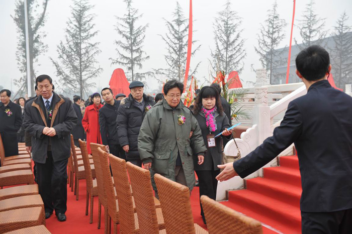 隆重纪念毛泽东同志诞辰116周年毛泽东主席铜像揭幕暨光辉锦绣红色文化活动开幕